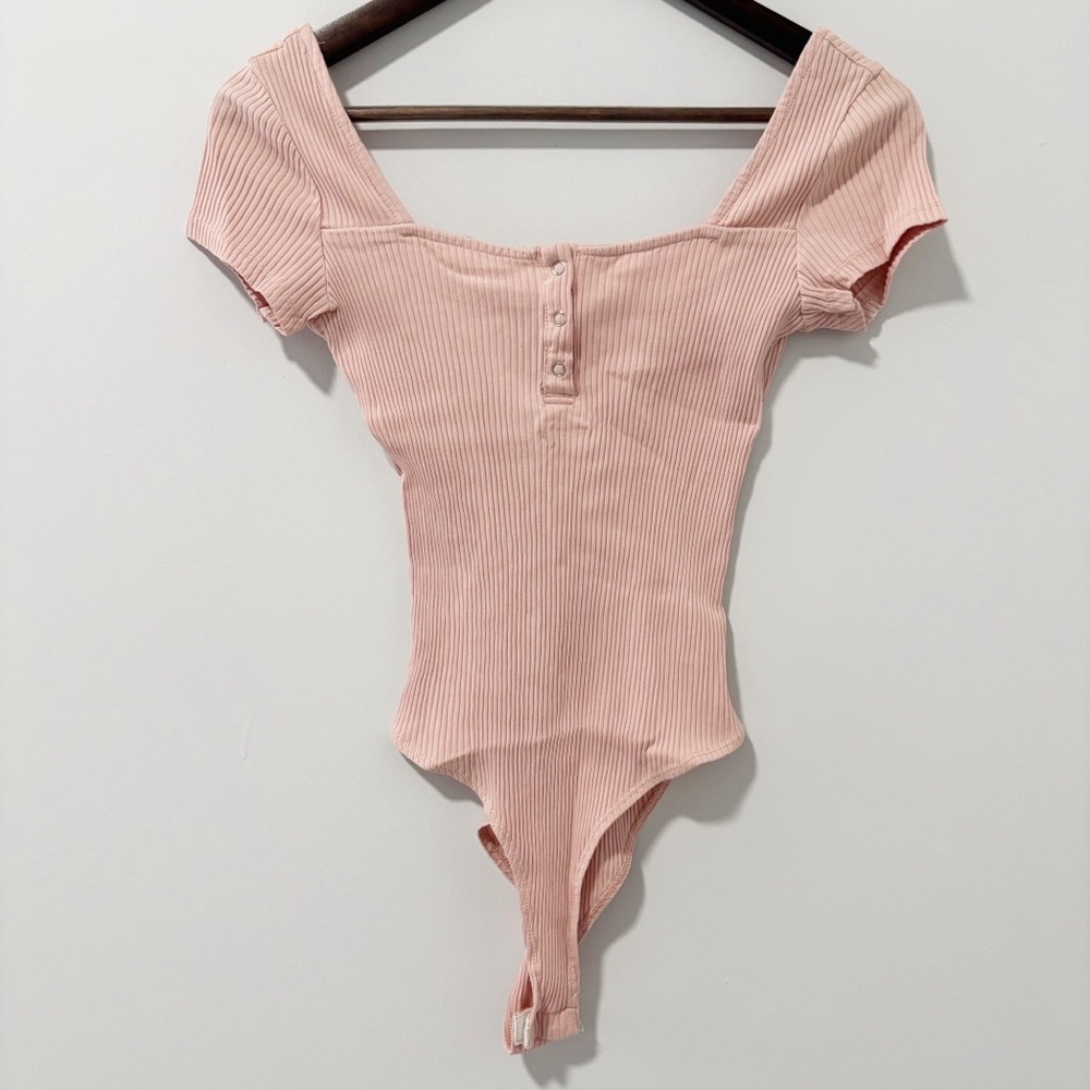 LE3NO Ribbed Bodysuit Womens‎ Size Large Soft Pink Feminine Edgy Classic Casual